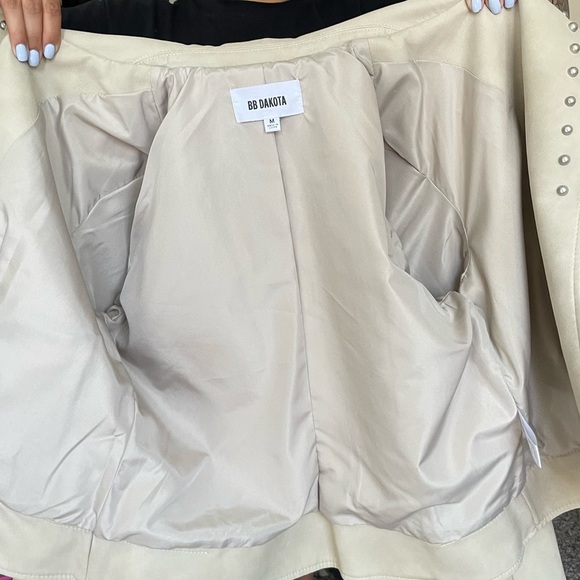 BB DAKOTA Women's True Stud Faux Suede Moto Jacket Bone - Picture 11 of 15